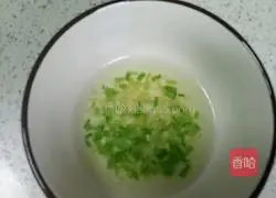 Illustration of how to make noodles with scallion oil 3