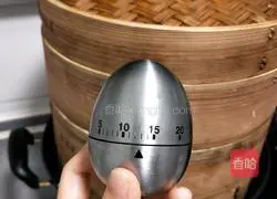 Illustration of how to make silver silk flower rolls 22