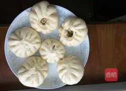 Illustration of how to make big meat buns 8