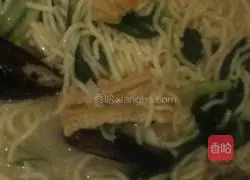 Illustration of how to make knife-shaped noodles 8