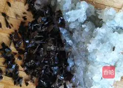 Illustration of how to make fungus, shrimp and goldfish wontons 3