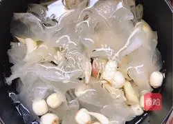 Illustration of how to make papaya beauty soup that nourishes yin, nourishes qi, and beautifies the skin 1