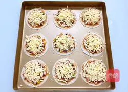 Illustration of how to make dumpling crust pizza 9