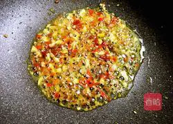 Illustration of how to make enoki mushrooms with chopped pepper 4