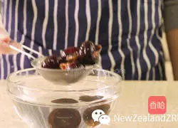 Illustration of how to make horseshoe ribs and New Zealand fish maw soup 4