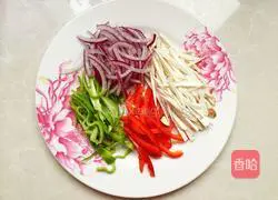 Illustration of how to make fried pasta with black pepper steak 4