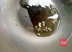 Illustration of how to make spicy and sour diced lotus root 8