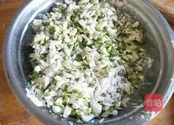 Illustration of how to steam locust flowers 3