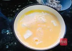 Illustration of how to make tofu, shrimp and egg custard 3