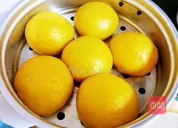 Illustration of how to make pumpkin steamed buns 16