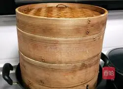 Illustration of how to make silver silk flower rolls 23