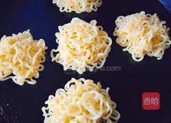 Instant noodles egg cake Practice illustration 10