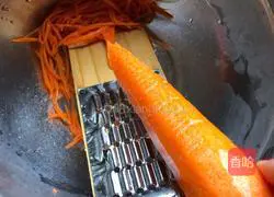 Illustration of how to make cold kelp shreds 4