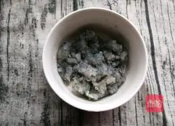 Illustration of how to make loofah and shrimp soup 3