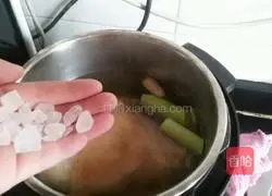 Illustration of braised pork elbows 7