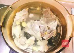 Sichuan - Illustration of how to stew native chicken with walnut flowers 5