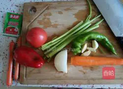 Illustration of how to make tomato and ham pasta 2