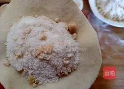 Illustration of how to make peanut filling sugar buns 7