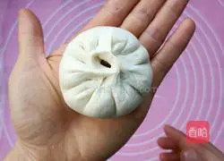 Illustration of how to make pork and beans stuffed buns 25