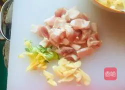 Illustration of how to make kimchi, stir-fried meat and braised willow leaf noodles 3