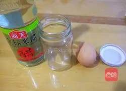 Illustration of how to make vinegar-soaked egg drink 1