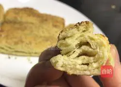 Illustration of how to make crumbly layer cake 24