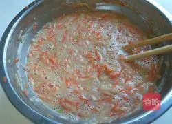 Illustration of how to make the Beijing specialty snack carrot and potato pancakes 6