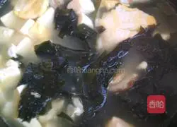 Illustration of how to make wakame, shrimp, egg and tofu soup 6