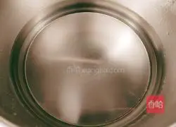 Illustration of how to make vannamei shrimp and carrot soup 8