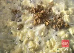 Illustration of how to make chicken liver, spinach and egg noodles 6