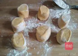 Illustration of how to make pumpkin steamed buns 10
