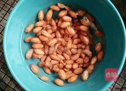 Illustration of how to make drunken peanuts 1