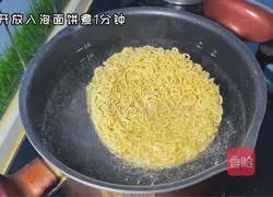 Illustration of how to make fried instant noodles 2