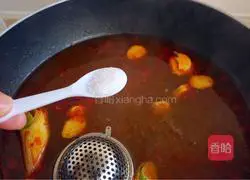 Illustration of how to make spicy braised chicken feet 7