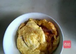 Illustration of how to make fried onions and eggs 4