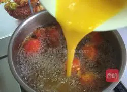 Illustration of how to make tomato and egg drop soup 3