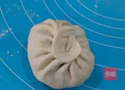 Illustration of how to make leek and egg pie 9