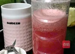 Illustration of how to make watermelon juice 9