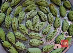 Illustration of how to make small colorful dumplings 4