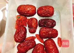 Illustration of how to stew fish maw with milk and red dates 4