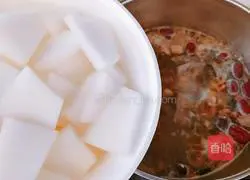 Illustration of making turtle, red dates and winter melon soup 15