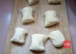 Illustration of how to make bean paste buns 10