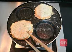 Illustration of how to make celery and egg pancakes 12