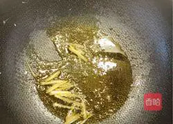 Illustration of how to make luffa mushroom and egg soup 6