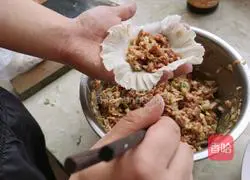 Illustration of how to make beef siu mai 8