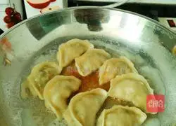 Yes Illustration of how to make frozen dumplings and fried dumplings 11