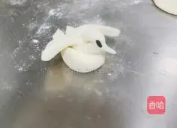 Illustration of how to make bird steamed buns 9