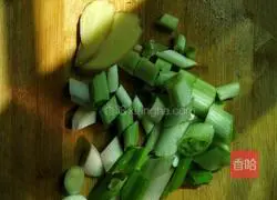 Illustration of how to cook local chicken stewed with yam 4