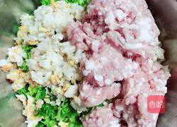 Illustration of how to make scallop and meat corn dumplings 8