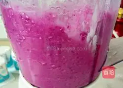 Illustration of how to make dragon fruit yogurt shake 4